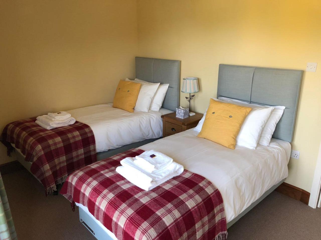 The Highland Club Hotel Форт Аугустус Стая снимка